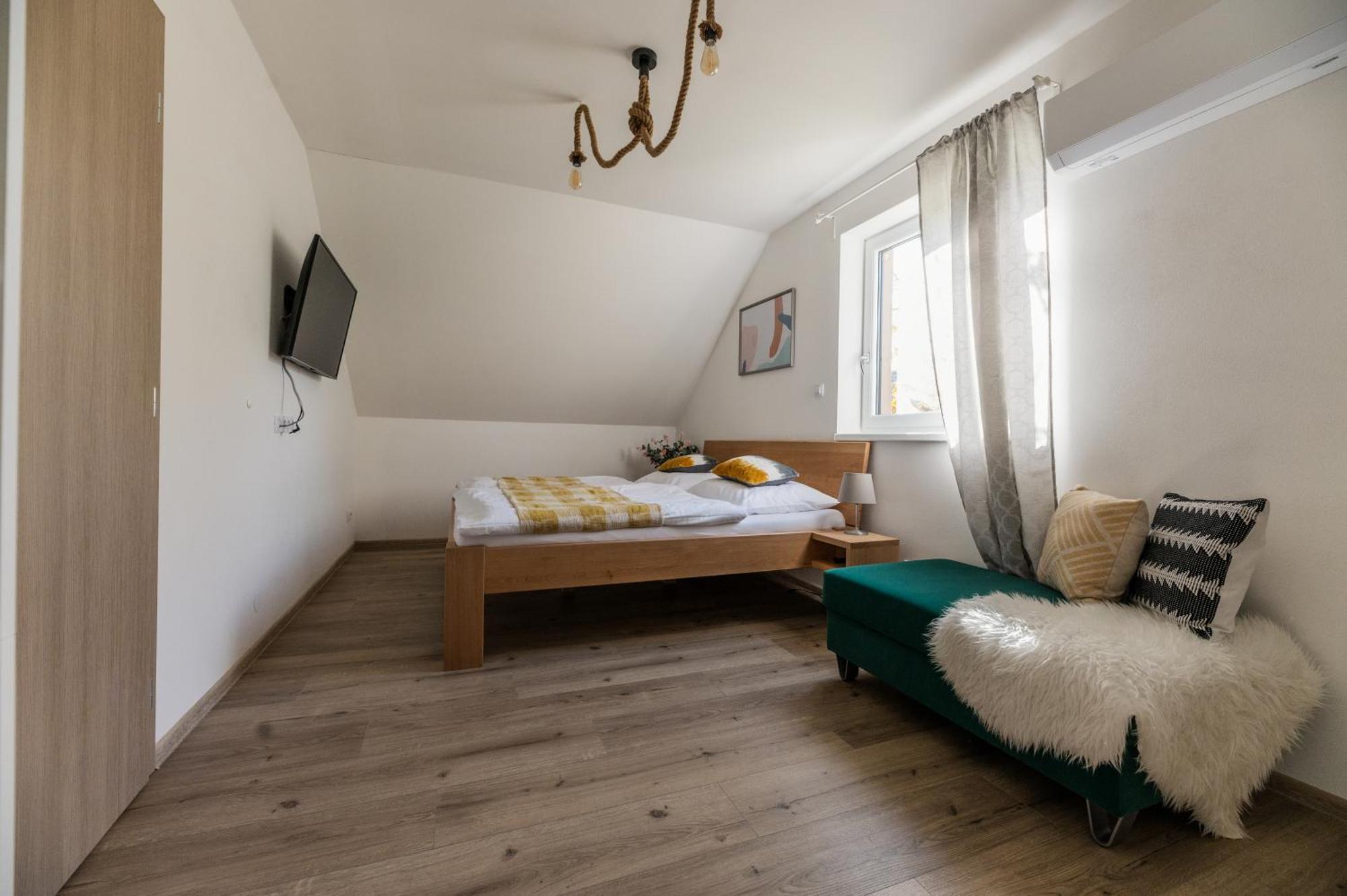 Villa Rekreacni Dum U Jezer, Milovice 6 Esterno foto