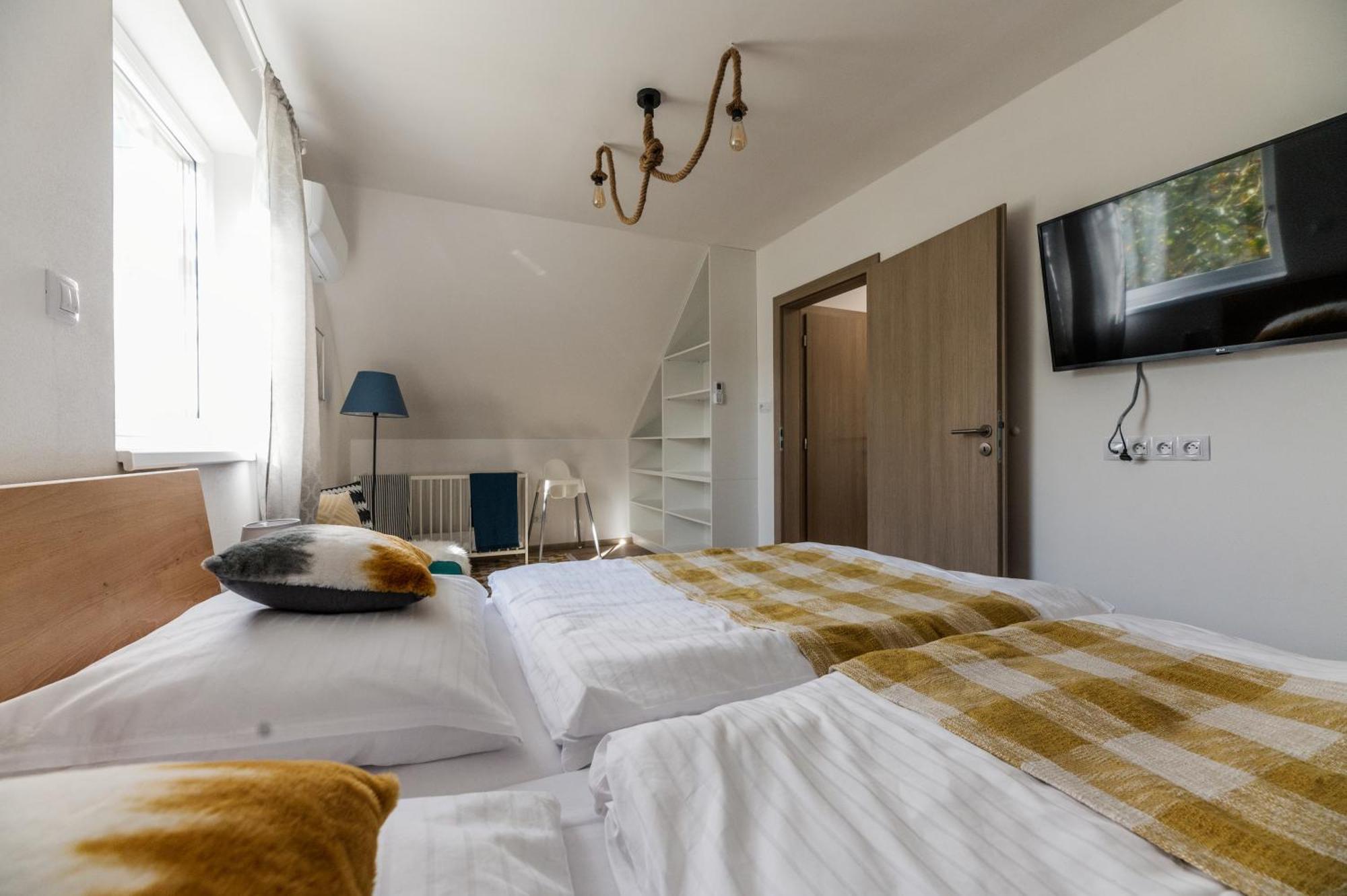 Villa Rekreacni Dum U Jezer, Milovice 6 Esterno foto